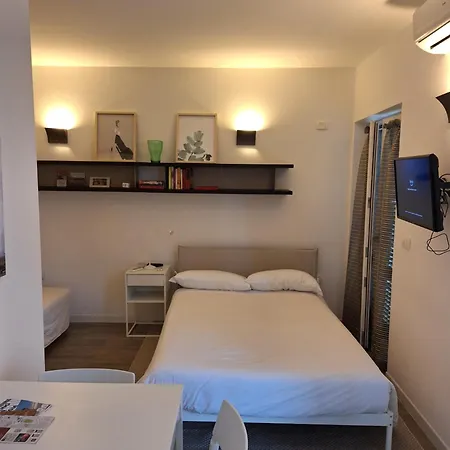 公寓 Bartolo White *
